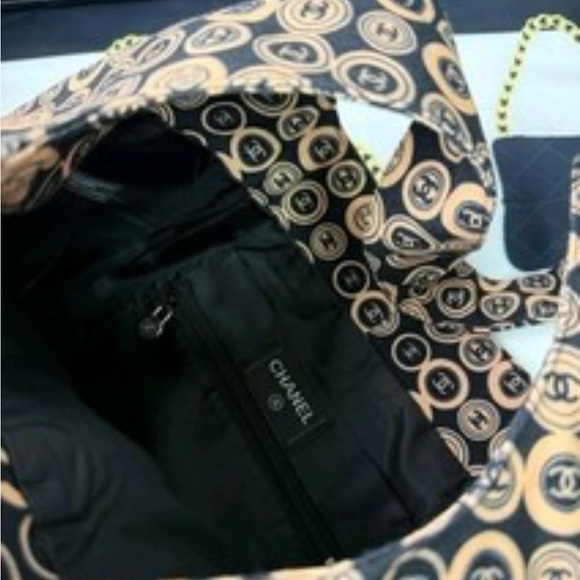 Chanel Black and Tan Patterned Shoulder Bag - Picture 5 of 10